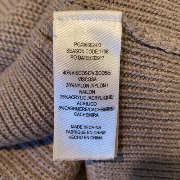 Brand: Ella Moss.  Size medium.  Lavender purple sweater - Picture 6 of 9